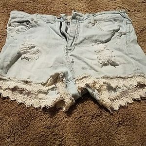 Jean shorts with crochet